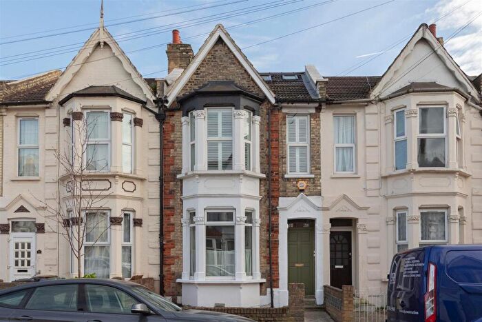 2 Bedroom Apartment For Sale In Millais Road, Leytonstone, E11