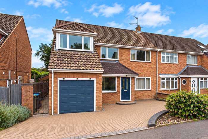 4 Bedroom Semi Detached House For Sale In Pinecroft, Hemel Hempstead, HP3