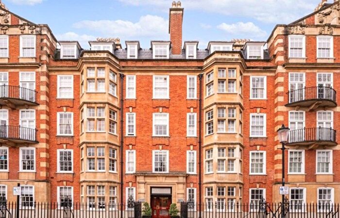 3 Bedroom Flat To Rent In Coleherne Court, The Little Boltons, London, SW5
