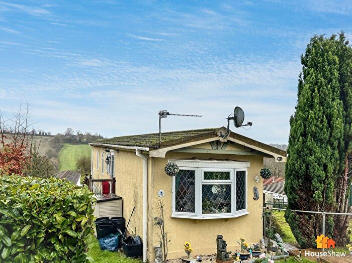 2 Bedroom Property For Sale In Old Sax Lane, Chartridge, HP5