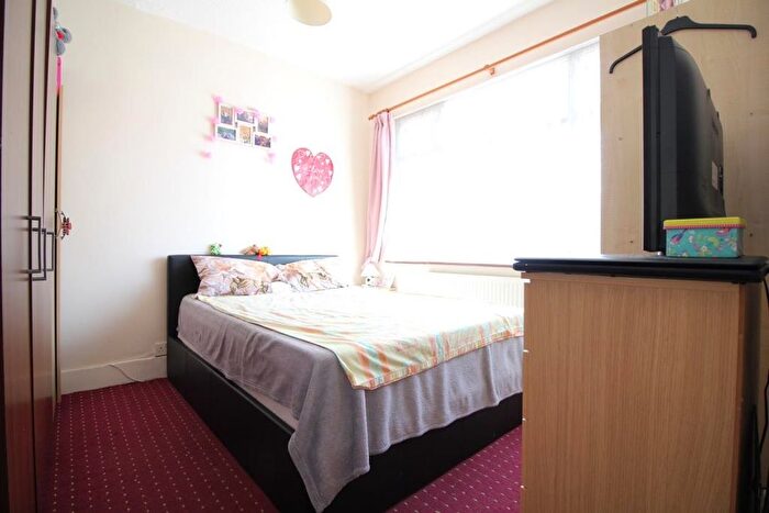 1 Bedroom Property To Rent In Vicarage Farm Road, Heston, Hounslow, TW5
