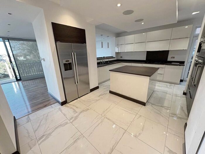 4 Bedroom Semi-Detached House To Rent In Hankins Lane, London, NW7