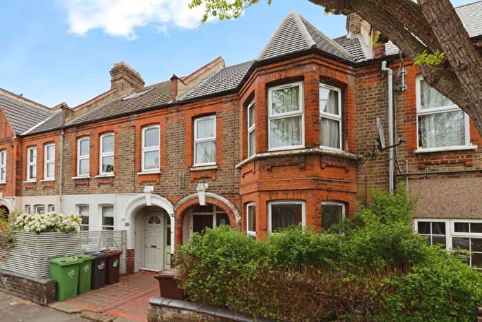 2 Bedroom Flat For Sale In Hibbert Road, London, E17