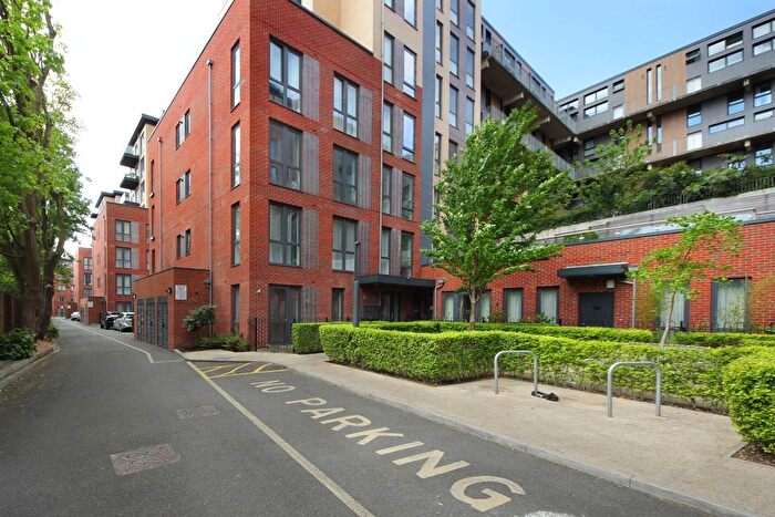 1 Bedroom Flat For Sale In Colonnade Gardens, W3