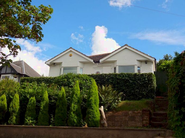 3 Bedroom Detached Bungalow To Rent In , Stourbridge Road, Kidderminster, DY10