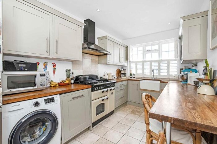 4 Bedroom Semi-Detached House To Rent In Waveney Avenue, Peckham Rye, SE15