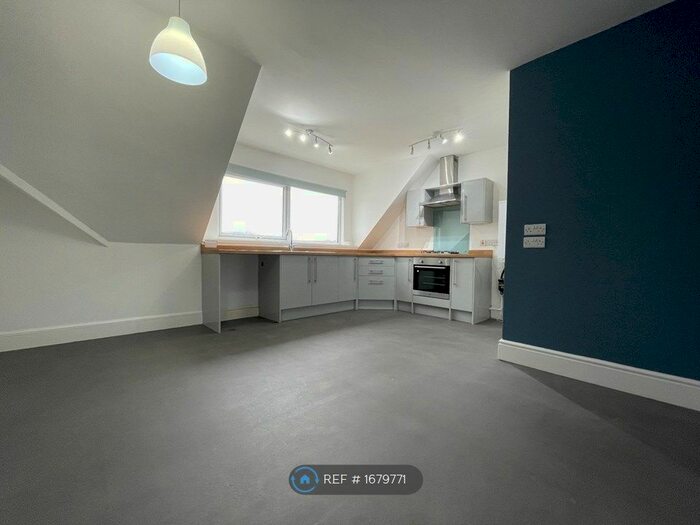 2 Bedroom Flat To Rent In Oxford Park, Ilfracombe, EX34