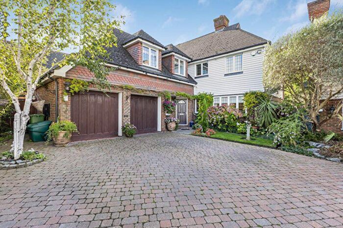 5 Bedroom Detached House For Sale In Hotham Close, Swanley, BR8