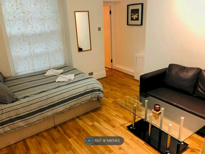 Studio To Rent In Leinster Gardens, London, W2
