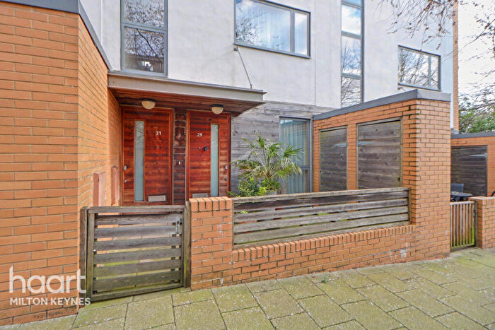 2 Bedroom Apartment For Sale In Petersfield Green, Milton Keynes, MK9