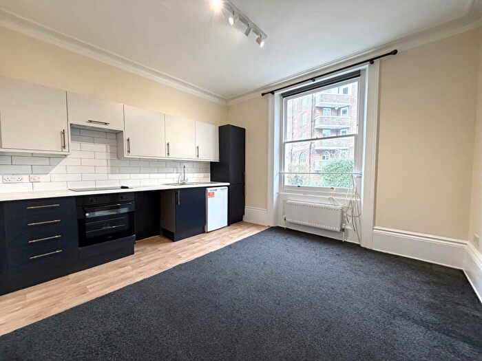 1 Bedroom Flat To Rent In Cambridge Road, Hove, BN3