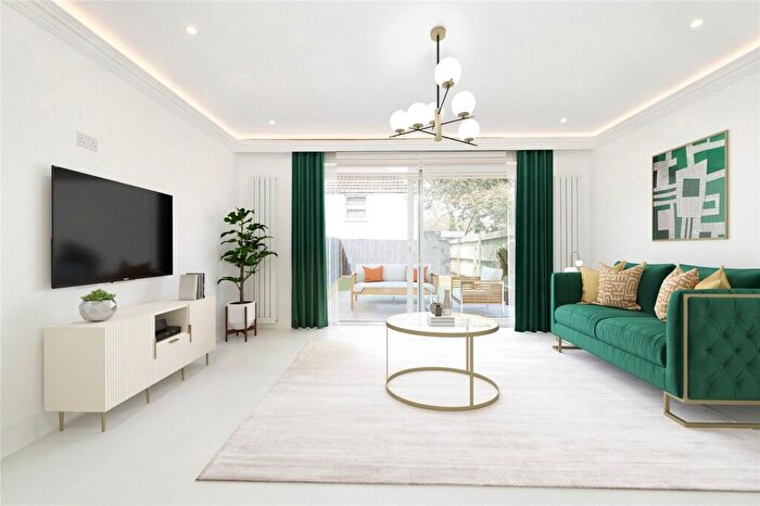 4 Bedroom Semi Detached House For Sale In Perkins Road, Ilford, IG2