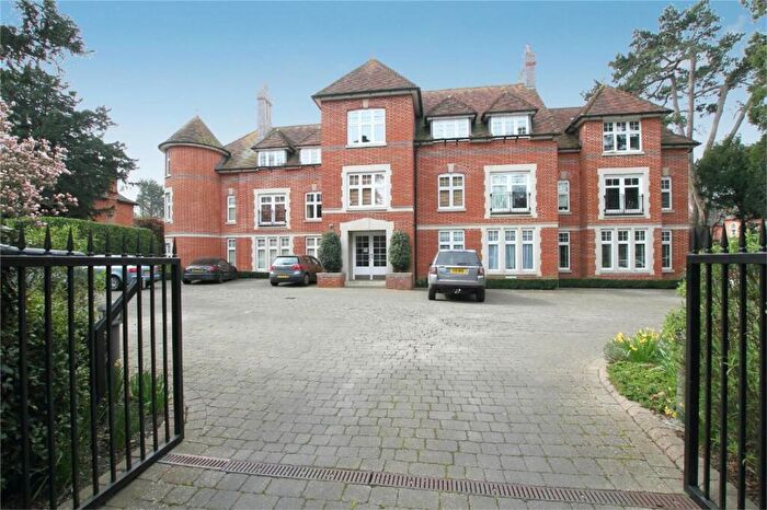 2 Bedroom Flat To Rent In New Dover Road, Canterbury, Kent, CT1