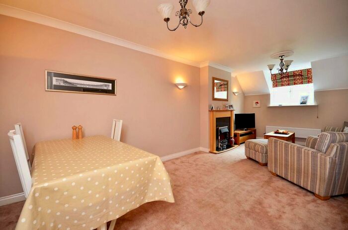 2 Bedroom Flat To Rent In Century Court, Woking, GU21