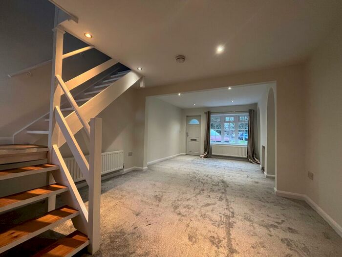 2 Bedroom End Of Terrace House To Rent In Thames Ditton, KT7