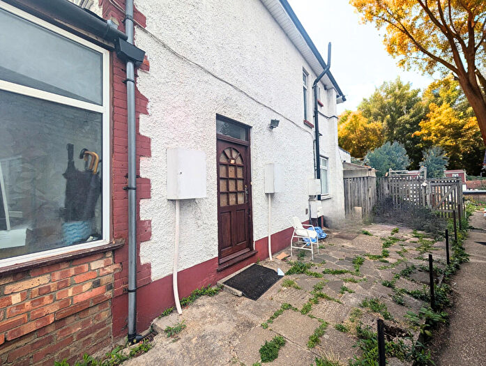 2 Bedroom Flat To Rent In Park Chase, Wembley, Greater London, HA9