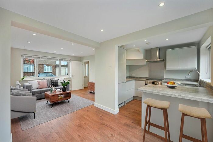 2 Bedroom Property To Rent In Lingfield Road, Worcester Park, KT4