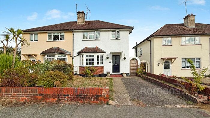 3 Bedroom Semi Detached House For Sale In Ainger Close, Aldershot, Hampshire, GU12