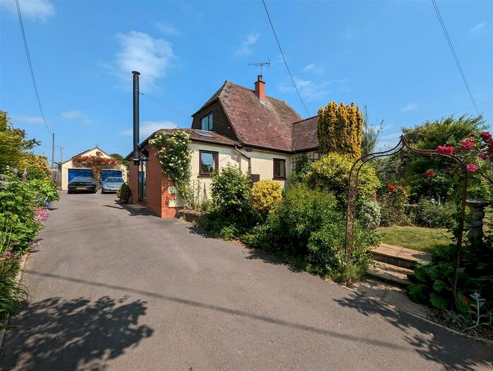 4 Bedroom Detached House For Sale In The Scarr, Newent, GL18