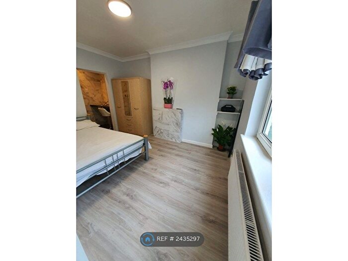 1 Bedroom Flat To Rent In Whitchurch Avenue, Edgware, HA8