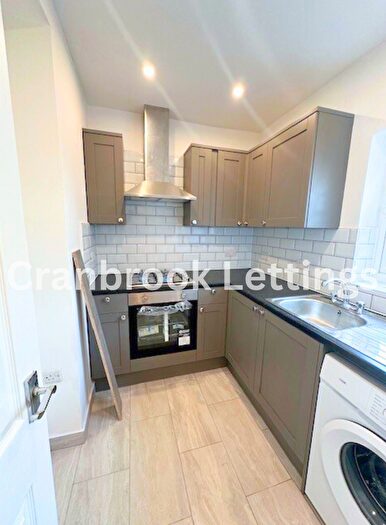 2 Bedroom Flat To Rent In Dickens Road, E6