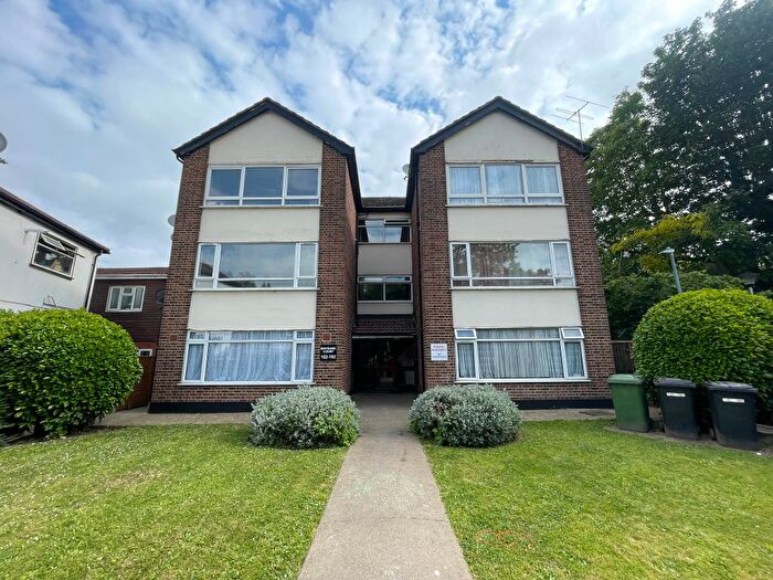 2 Bedroom Flat To Rent In New North Road, Ilford, IG6
