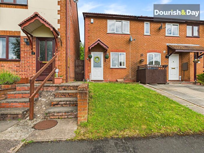 2 Bedroom Property To Rent In Kingsland Close, Stone, ST15