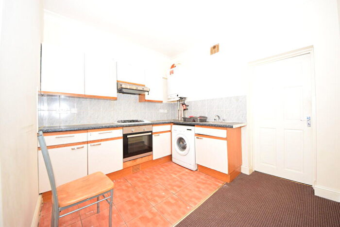 2 Bedroom Ground Maisonette To Rent In Manor Road, Romford, RM1