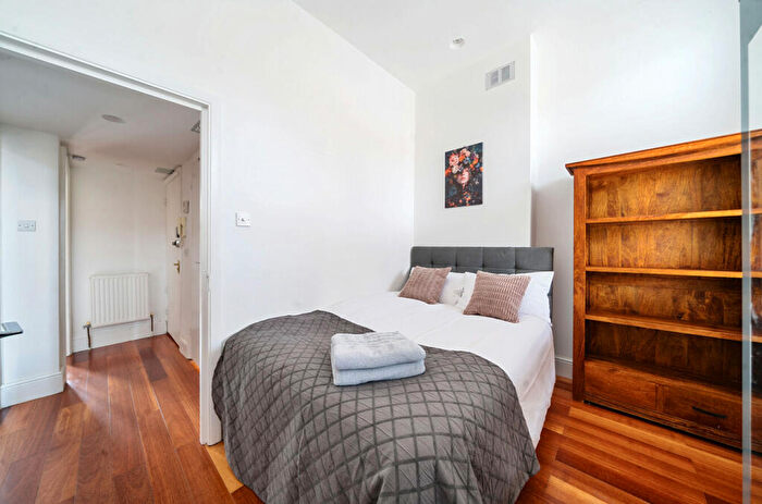 2 Bedroom Apartment For Sale In Tufnell Park Road, London, N7