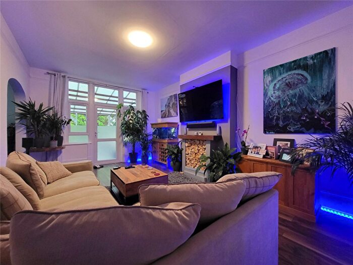 2 Bedroom Maisonette To Rent In Coopers Lane, London, SE12