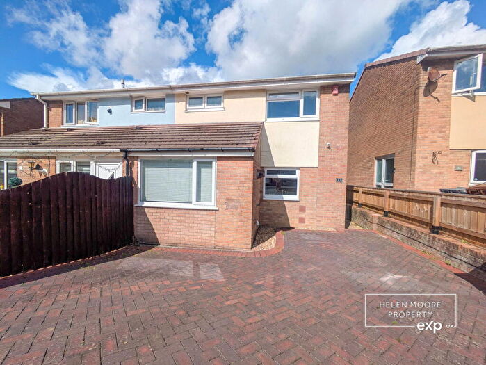3 Bedroom Semi-Detached House For Sale In Moulton Close, Plympton. Plymouth, PL7