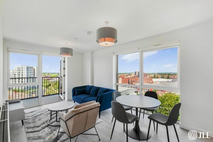 3 Bedroom Flat To Rent In Hayes Village, London, UB3