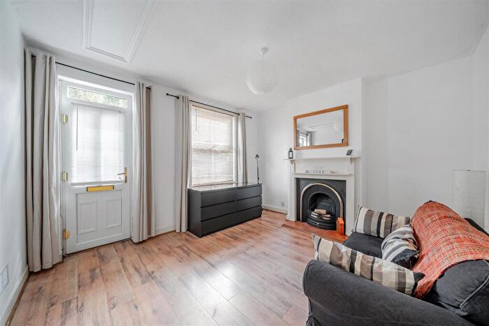 2 Bedroom Cottage For Sale In Lawford Lane, Rugby, CV22