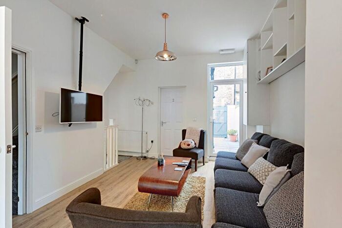 6 Bedroom Terraced House To Rent In Bedroom House, Edinburgh Road - Kensington Fields, L7