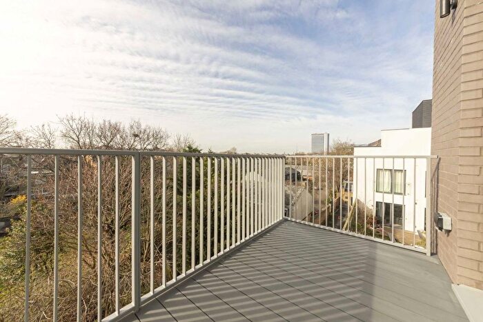 2 Bedroom Flat To Rent In Chiswick High Road, Chiswick, W4