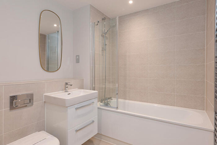 1 Bedroom Flat To Rent In Merrileas Drive, Oxshott, Leatherhead, KT22