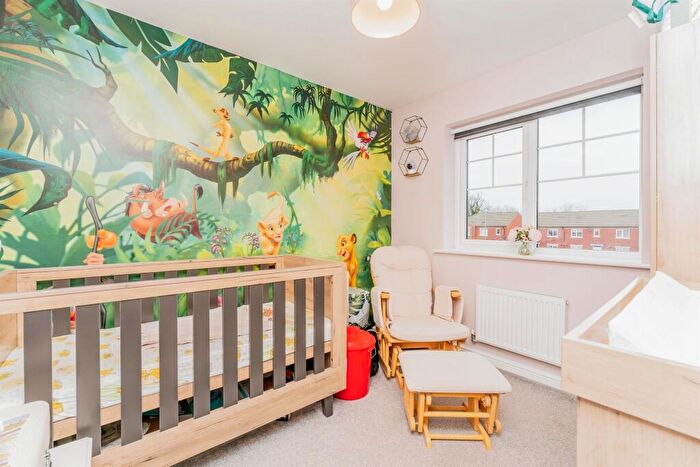 3 Bedroom End Of Terrace House For Sale In Lime Oval, Raunds, NN9