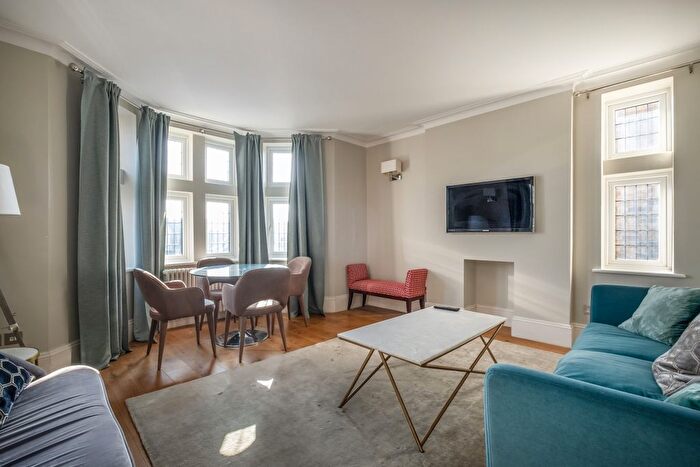 3 Bedroom Flat To Rent In Hazelbourne Road, London, SW12