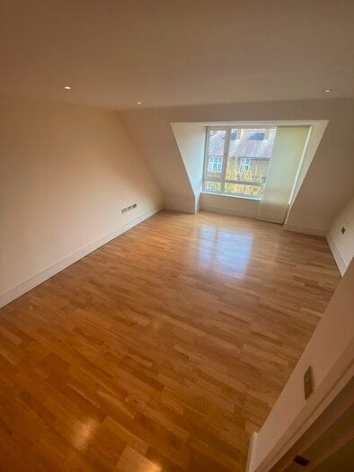 2 Bedroom Flat To Rent In Liberty Street, London, SW9