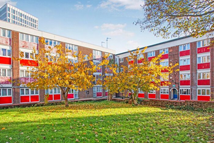 2 Bedroom Flat To Rent In Hackney Downs Park, London, N16