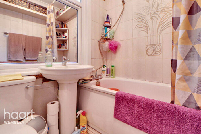 2 Bedroom Maisonette For Sale In Wembley Park, HA9