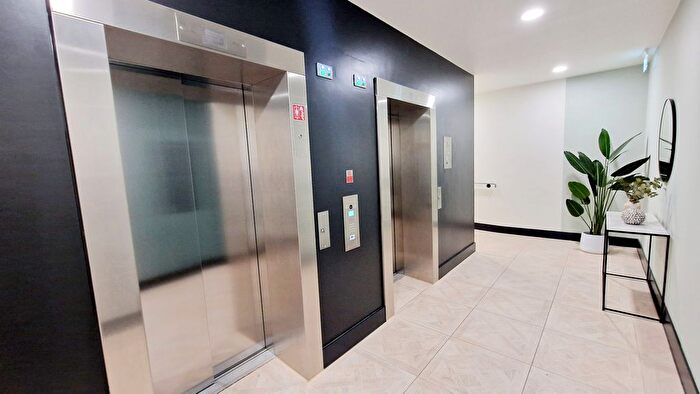 1 Bedroom Flat To Rent In Heartwood Boulevard, Acton, W3