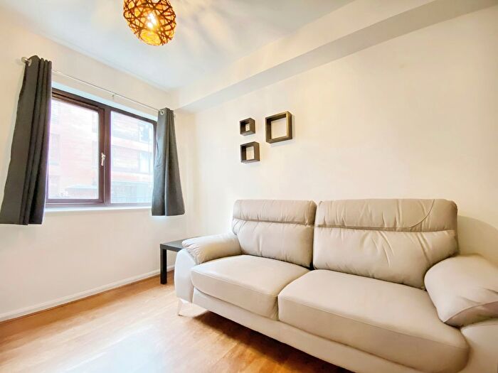 1 Bedroom Flat To Rent In Chantrell Court, Leeds, LS2