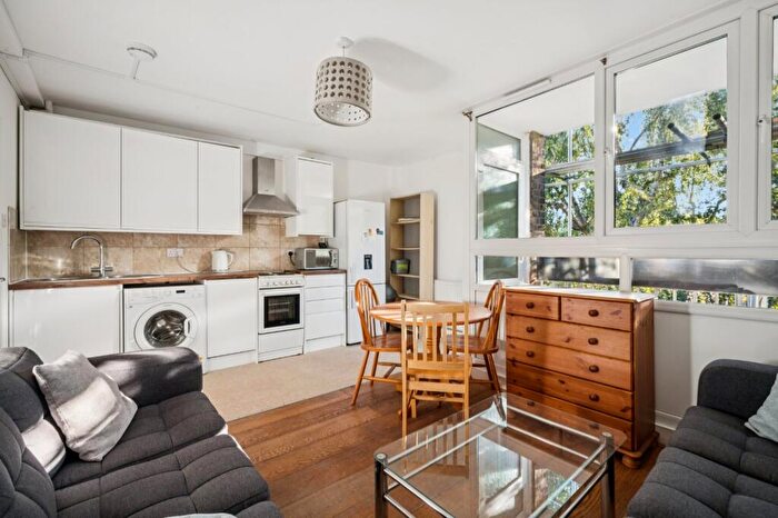 4 Bedroom Flat To Rent In Batten Street, Battersea Park, SW11