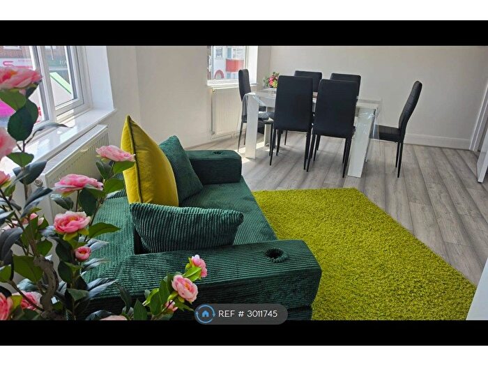 2 Bedroom Flat To Rent In Gidea Park, Romford, RM2