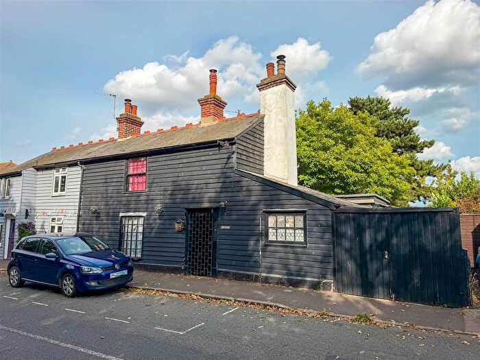 2 Bedroom Cottage For Sale In Colchester Road, St. Osyth, Essex, CO16