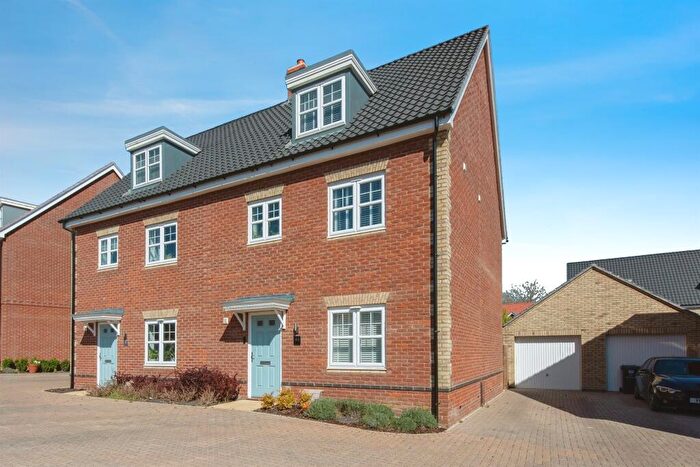 4 Bedroom Semi-Detached House For Sale In Victory Way, Thetford, IP24