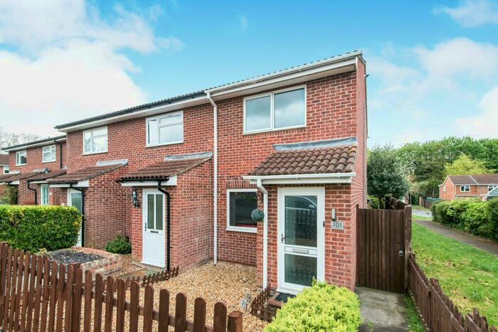 2 Bedroom End Of Terrace House To Rent In Brighton Hill, RG22