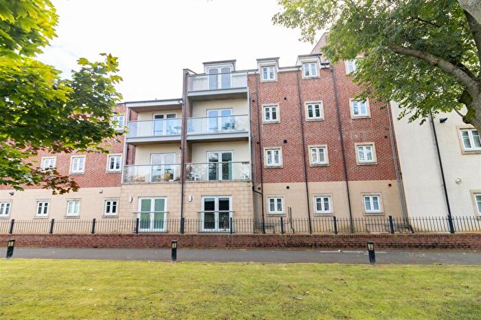 2 Bedroom Flat For Sale In Manor Park, High Heaton, Newcastle Upon Tyne, NE7