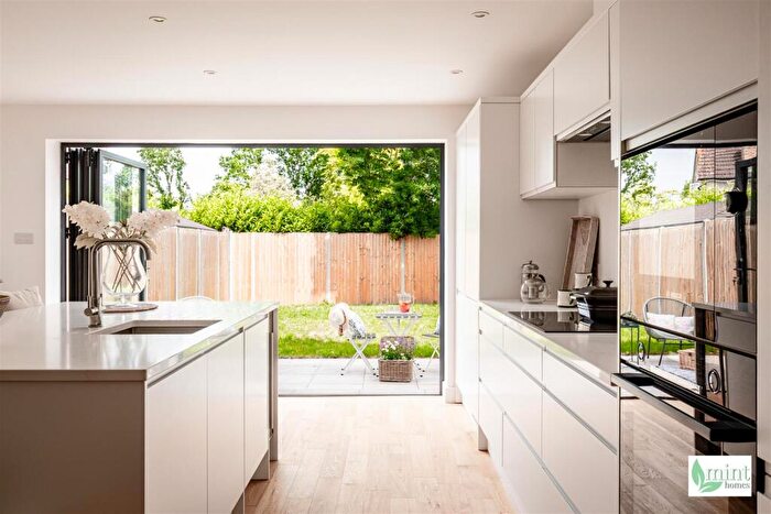 3 Bedroom Detached House For Sale In Bourneside Road, Addlestone, KT15